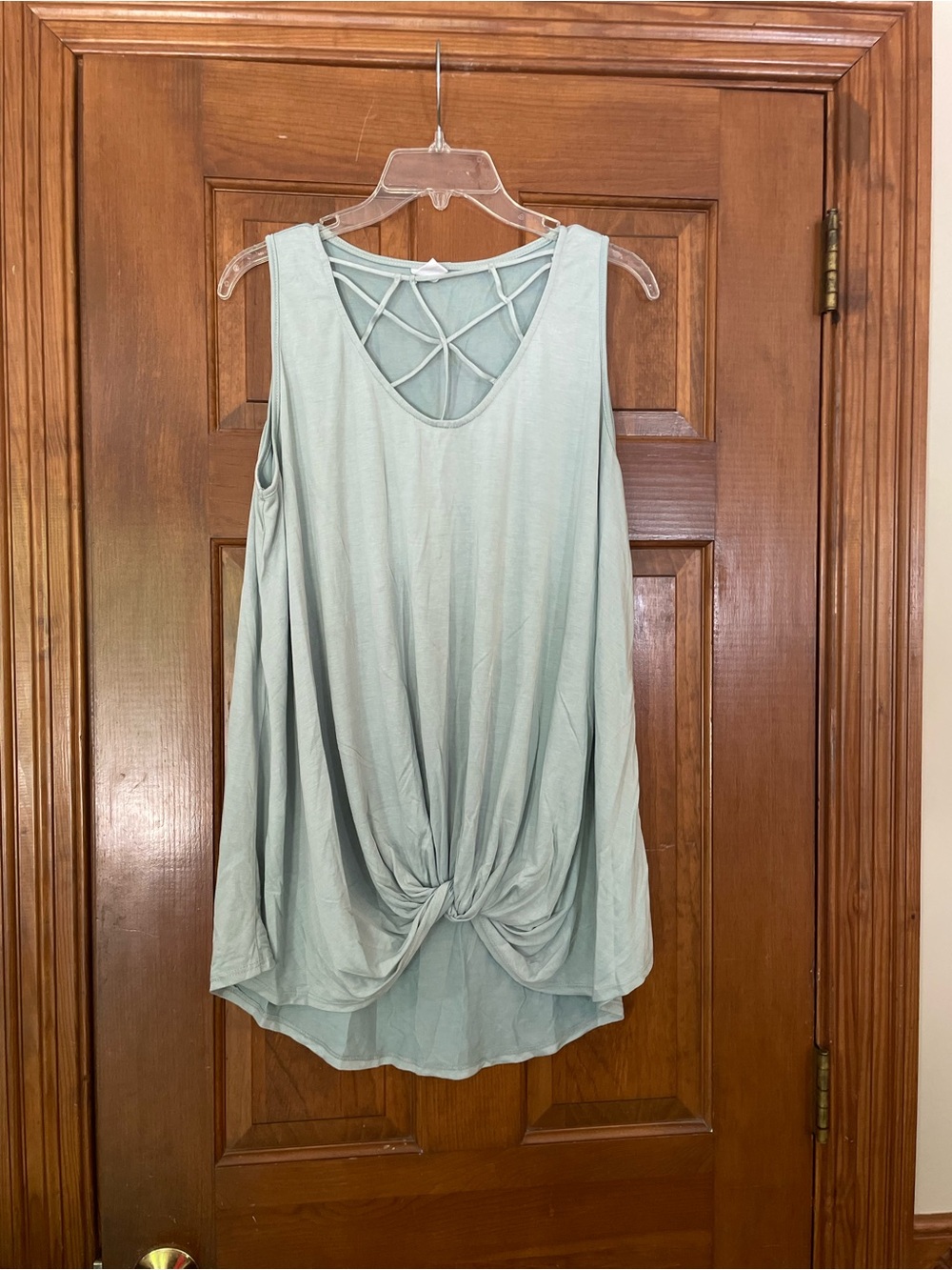 CY Fashion Mint/Light Green‎ Twist-Hem Tank with “Caged” Neckline, Size Large